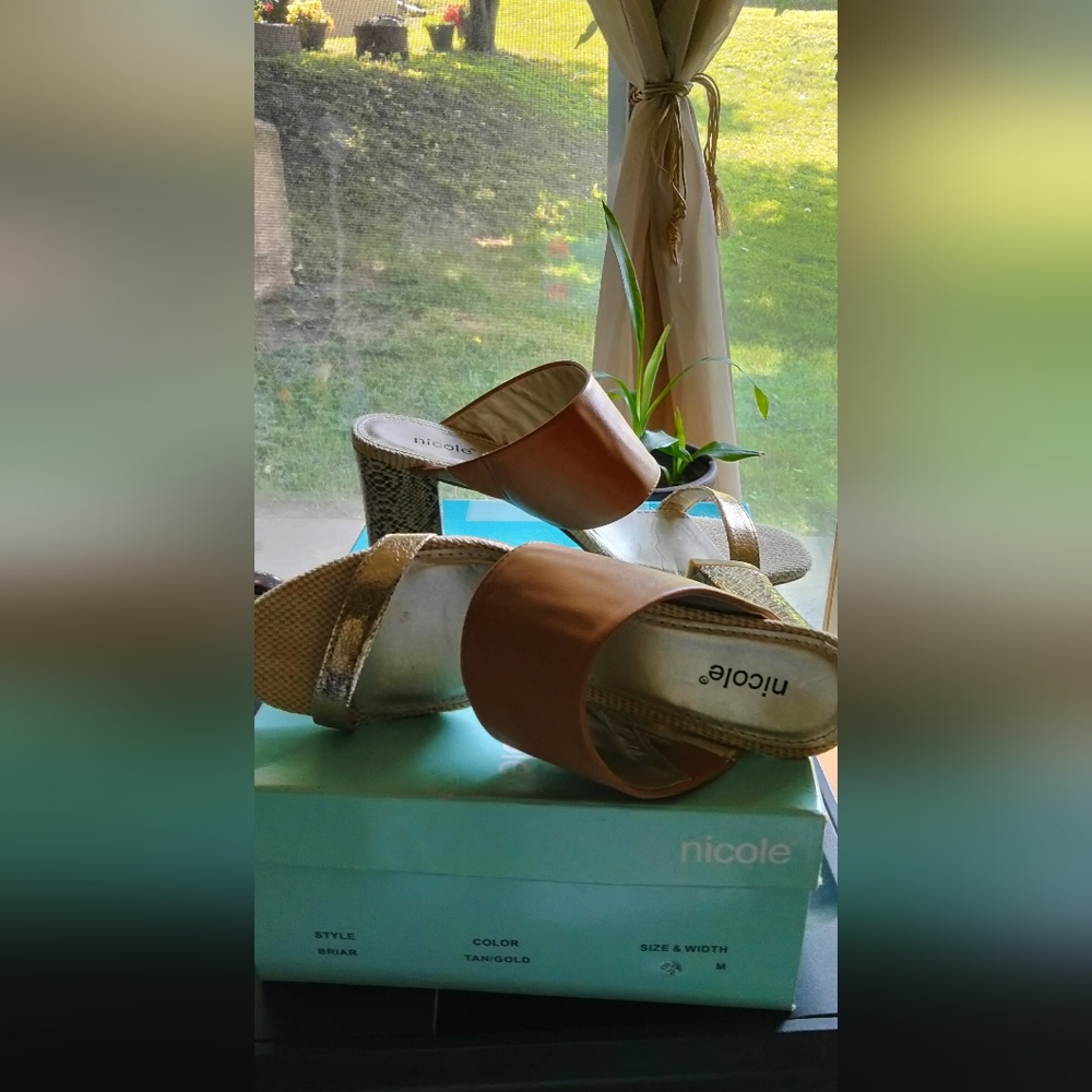 Women's shoes